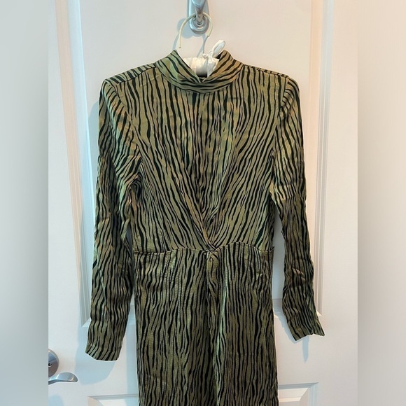 Petersyn Zuma Maxi Dress - Picture 4 of 16